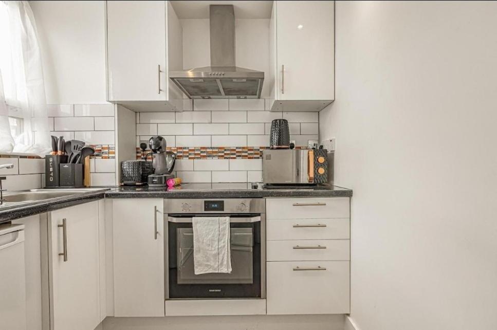 Amazing Marina-Overlooking 1Bed Londra Exterior foto