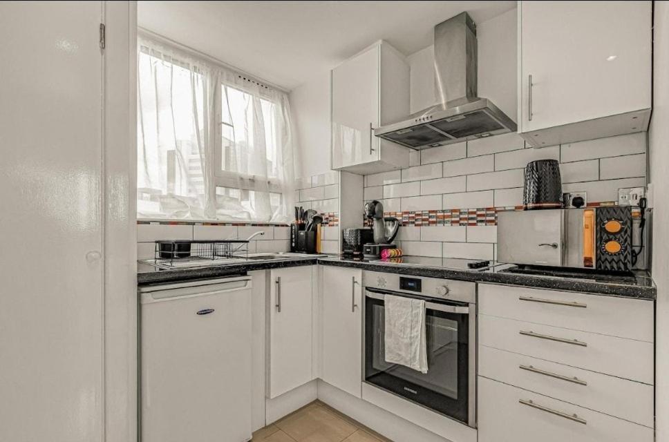 Amazing Marina-Overlooking 1Bed Londra Exterior foto